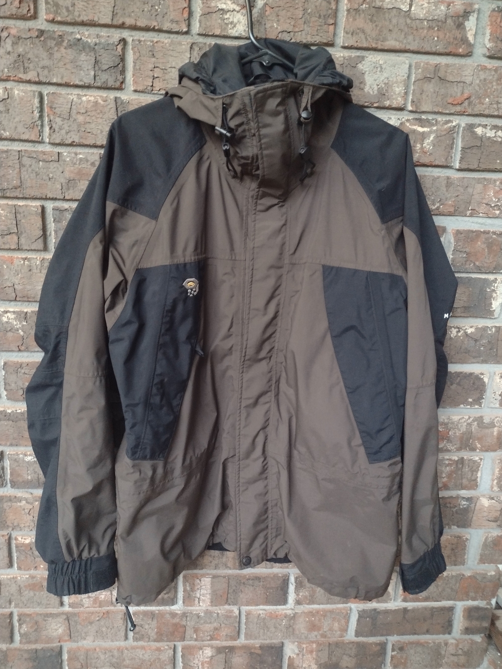 Mountain Hardwear Conduit Jacket Mens Medium Brown Black Hooded Nylon RN 89674